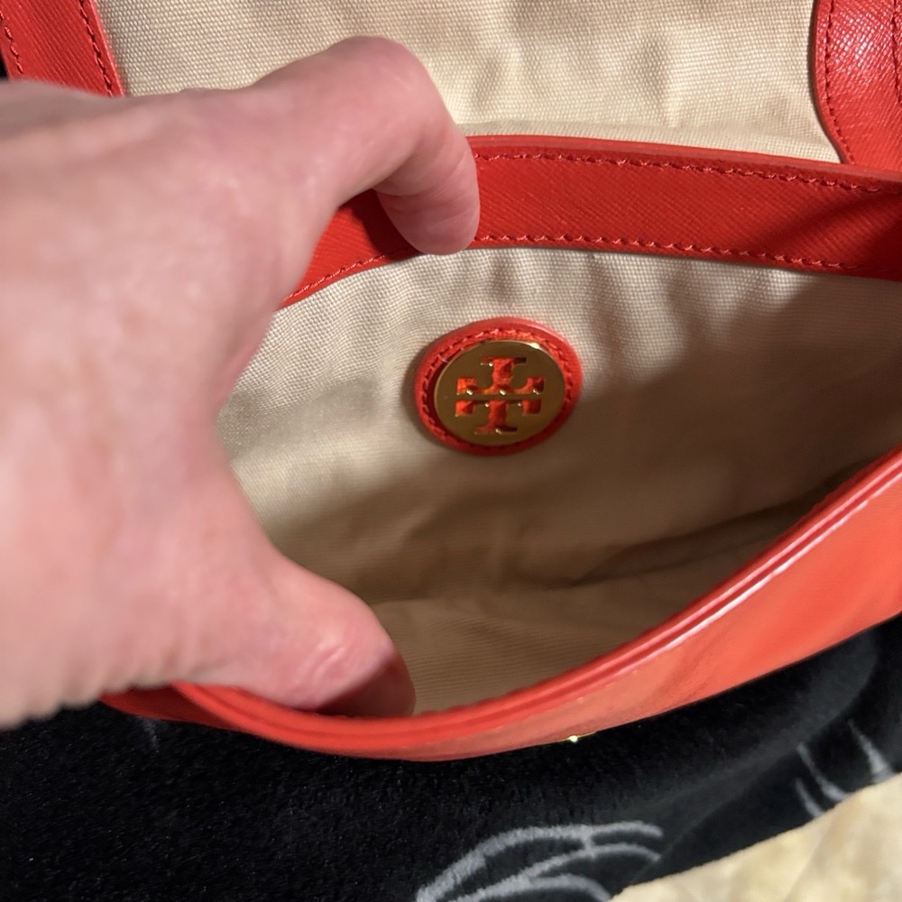 Tory Burch Vibrant Red Crossbody with Gold Chain - Picture 5 of 11